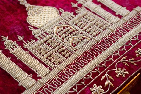 PRE-ORDER / TAJ MAHAL TROUSSEAU BOX - Maroon Velvet – Atiya Choudhury