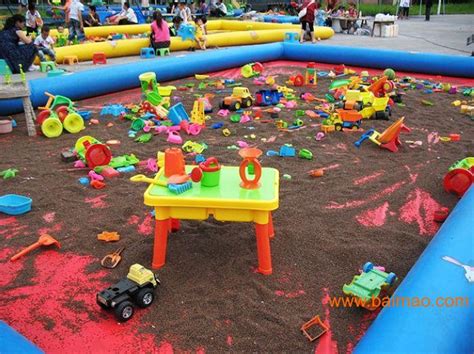 儿童游乐园玩沙子的小男孩 高清图片下载-正版图片501628002-摄图网