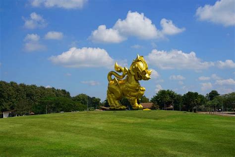 Chiang Rai Private Tour: Temples, Hilltribe Village, Singha Park in ...