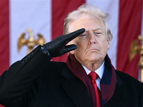 Can Trump dole out $2,000 tariff dividends, direct healthcare payments ...