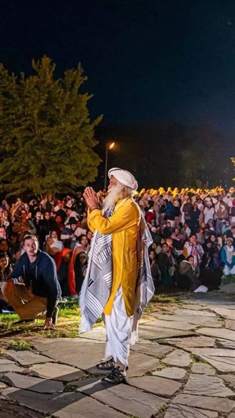 9 Sadhguru Quotes on Life, Love, Karma and Peace for a Spiritual Start ...