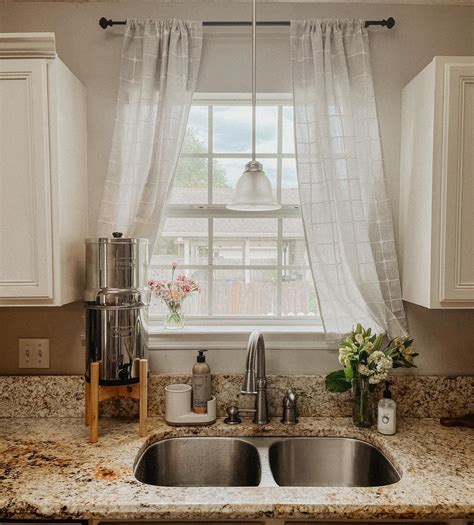 30 Gorgeous Kitchen Window Curtain Ideas to Elevate Your Decor ...