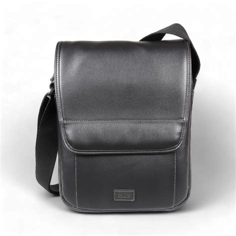 ELAN - Foam Shoulder Bag with Flap - Black — Mango