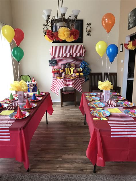 First birthday party, carnival theme, party decor Circus Birthday Party ...