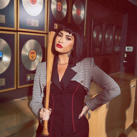 Demi Lovato “Holy Fvck” 2022: Neues Album rockig, kraftvoll, trotzig ...