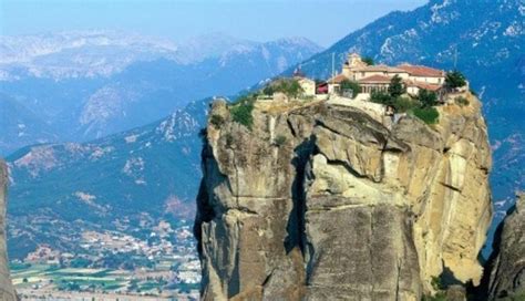 5 Isolated Monasteries Around The World - lifeberrys.com