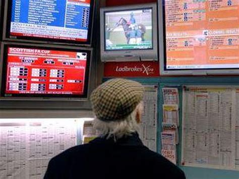 Experiences of Dermot Desmond: Current and past positions - MarketScreener