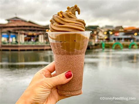REVIEW: 2 NEW Treats Are at the Dole Whip Stand in Disney Springs | the ...