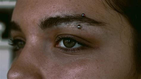 Eyebrow Piercing Healing Timeline, What to Expect Week by Week ...