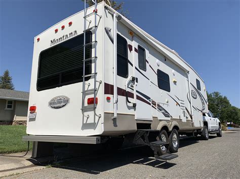 32 ft 2009 Montana 5th Wheel Gooseneck Camper trailer for Sale in Orangevale, CA - OfferUp