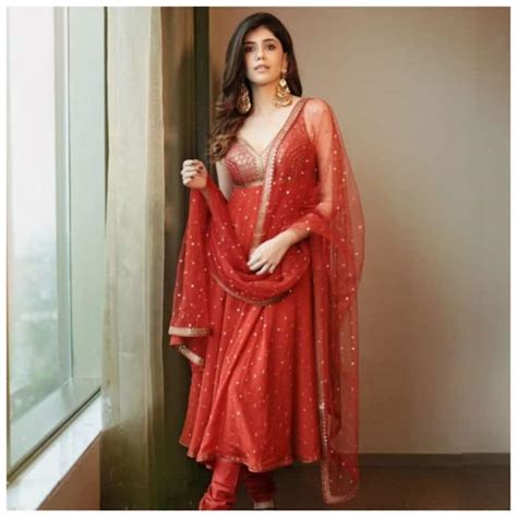 Sanjana Sanghi Looks 'Kadak' in Red Anarkali and Statement Earrings ...