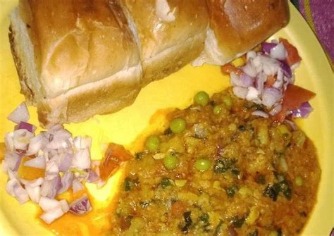 Pav bhaji Recipe by Mehreen Hadi - Cookpad