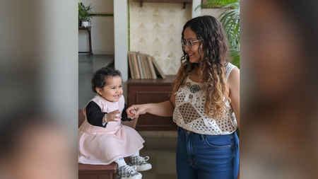 How to create viral handshake with your younger self video for Insta ...