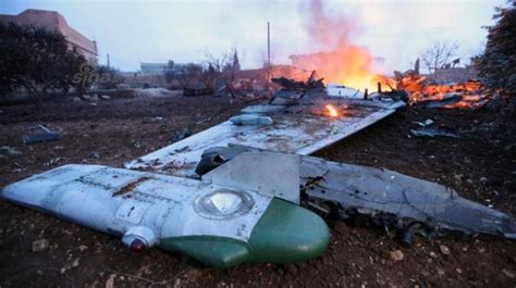 俄一架苏25战机在叙被击落 飞行员跳伞后战斗至死_新浪图片