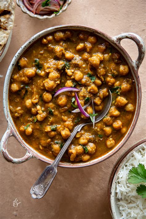 Chana Saag (Indian Chickpea Spinach Curry) | J Cooking Odyssey