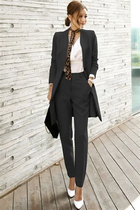 Ladies Formal Suits 的图像结果