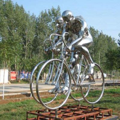 公园景观摆件 不锈钢抽象骑单车的人物雕塑-宏通雕塑