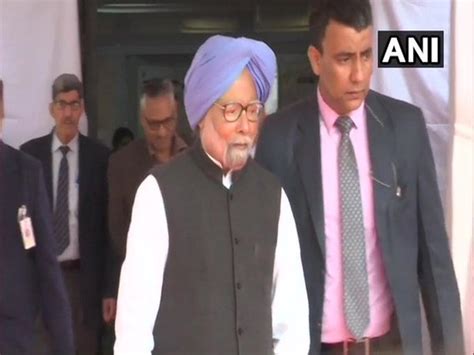 Delhi polls: Manmohan Singh casts vote