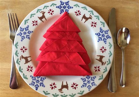 5 Easy, Festive Napkin Folds for the Holidays