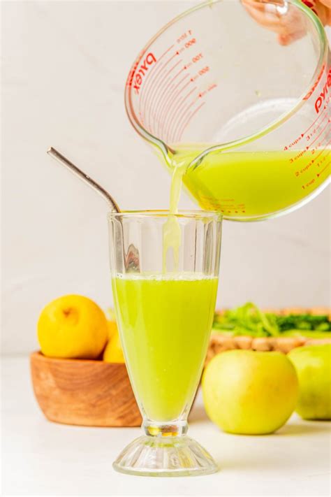 How To Make Celery Juice | Low Carb Yum