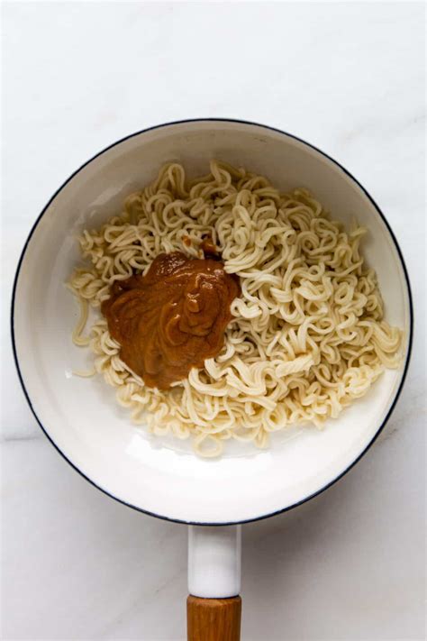 Thai Peanut Butter Ramen Noodles - Choosing Chia