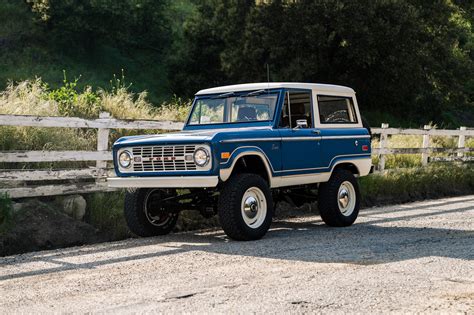 Two-Tone 1968 Ford Bronco Is an Old-School Beauty Sporting Modern ...