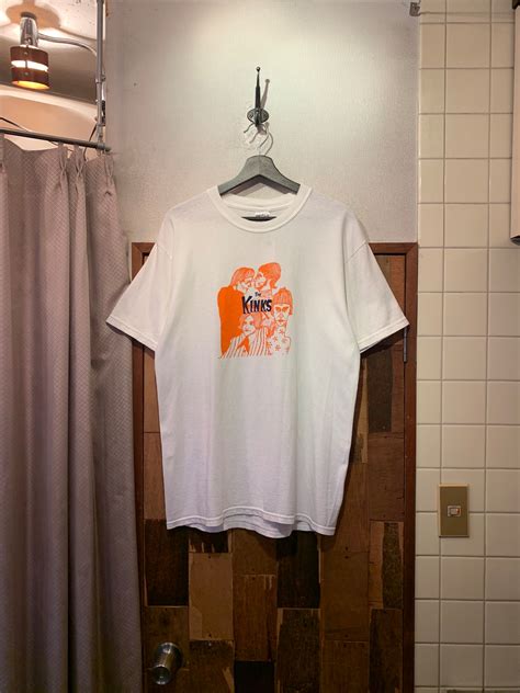 “GILDAN” 「THE KINKS」 white×orange cotton printed S/S T-shirt | LAUGH