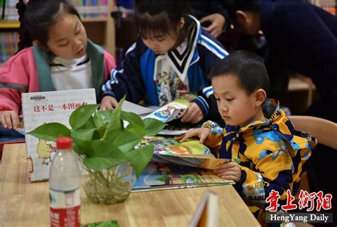世界读书日：爱读书的七岁孩子-新闻中心-中国宁波网