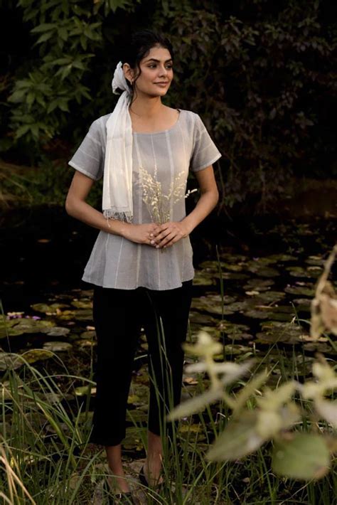 Half- Sleeve Top Round Neck – Veaves