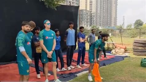 'Gazab Bezzati Hai Yaar': Fans Bemused As Pakistan Bowlers Use 'Saffron ...