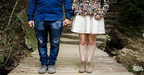 9 Ways How Holding Hands With Your Partner Can Do Wonders For Your ...