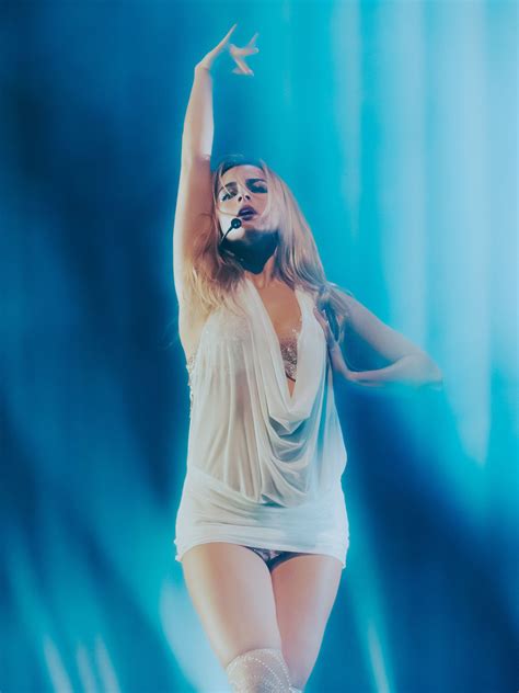 Addison Rae Commands The Stage In Ethereal White Drape And Crystal Bra • CelebMafia