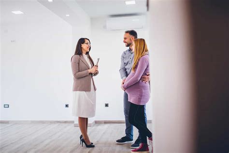 What Is a Part-Time Real Estate Agent? What Does a Part-Time Real Estate Agent Do?