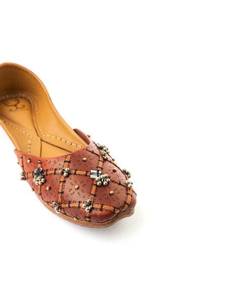 Buy Handcrafted Jodhpur Juttis Online - Fizzy Goblet