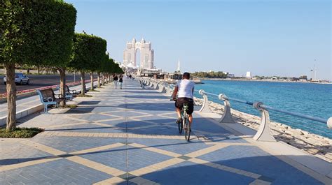 https://www.travelabudhabi.ae/img/containers/main/img/cycling/abu-dhabi-cycling-corniche-bike-track-breakwater.jpg/559b61d95abe692ed92b057e50313f9c.jpg