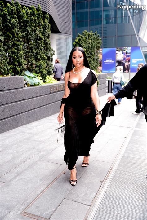 Yung Miami Flashes Her Nude Boobs at the 35th Annual GLAAD Media Awards in NYC - Fappening🍆💦