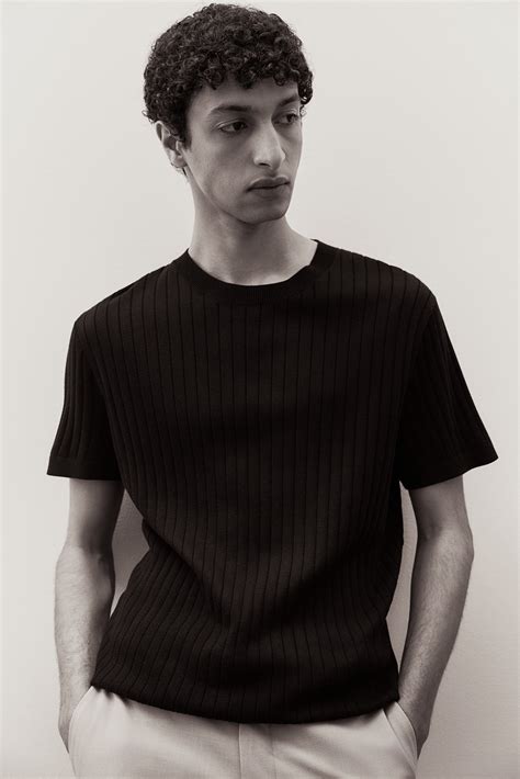 Regular Fit Knitted T-shirt - Black - Men | H&M IN