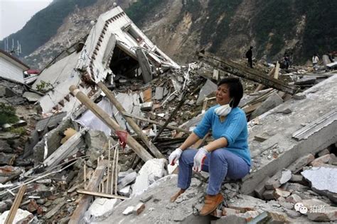 汶川地震女孩17年后嫁施救人最新素材