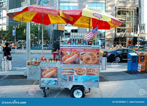 New York City Hot Dog Cart editorial photography. Image of lunch - 20185062