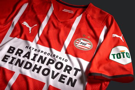 PSV onthult het nieuwe thuisshirt voor komend seizoen | Foto | AD.nl