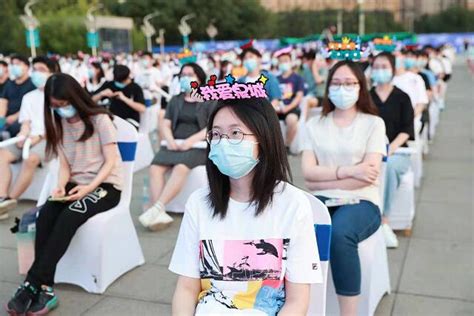 济南为近20万名驻济高校应届毕业生庆祝毕业 2021届济南大学生毕业典礼活动举行 孙立成寄语：筑梦青春飞扬 携手共赴韶华 - 领导活动 - 舜网新闻