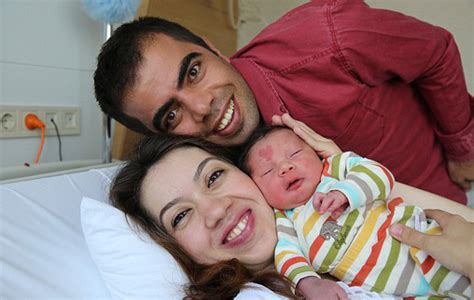 土耳其一男婴额头带心形胎记_央广网