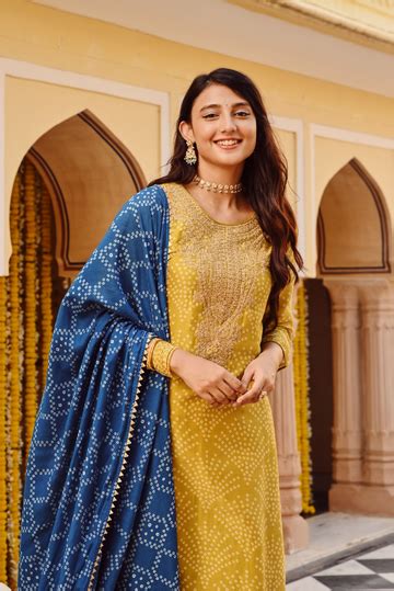 A Creative Indian Brand Fusing Tradition & Trends – Savi India