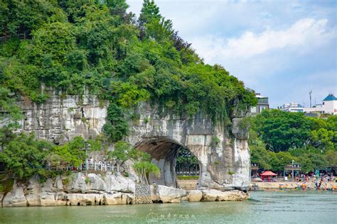 桂林象鼻山最佳观赏位置，其实是在拥有千年历史的訾洲岛_漓江