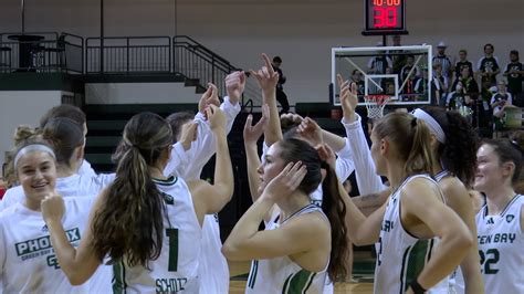 UW-Green Bay Phoenix women's basketball melt ice underneath Penguins to ...