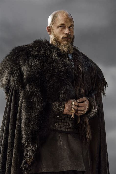 Vikings : Photo Travis Fimmel - 325 sur 520 - AlloCiné