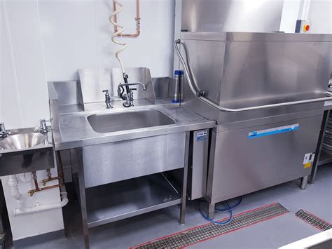 Commercial dishwashers | Commercial kitchen design, Restaurant kitchen ...
