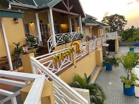 THE VICTORY VILLA (Parrot Hall) - Inn Reviews, Photos, Rate Comparison ...