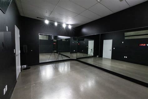 Posing Room - Dragon's Lair Gym - Las Vegas, NV