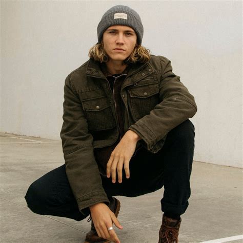 How to wear beanies with different hairstyles by King and Fifth Co ...